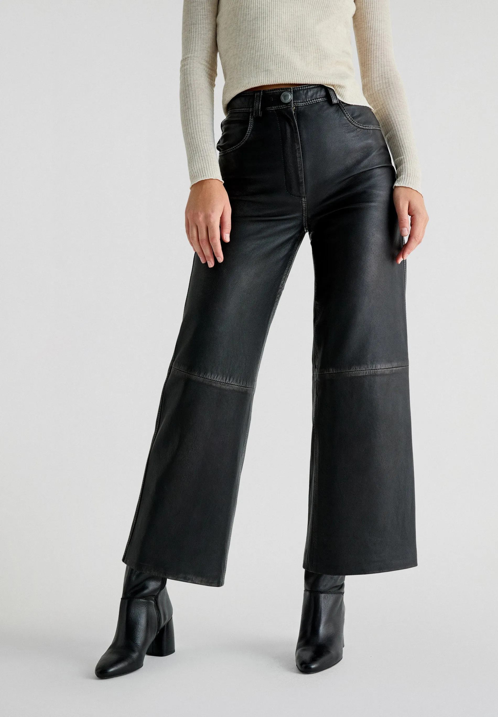 CALÇAS EM PELE CULOTTES