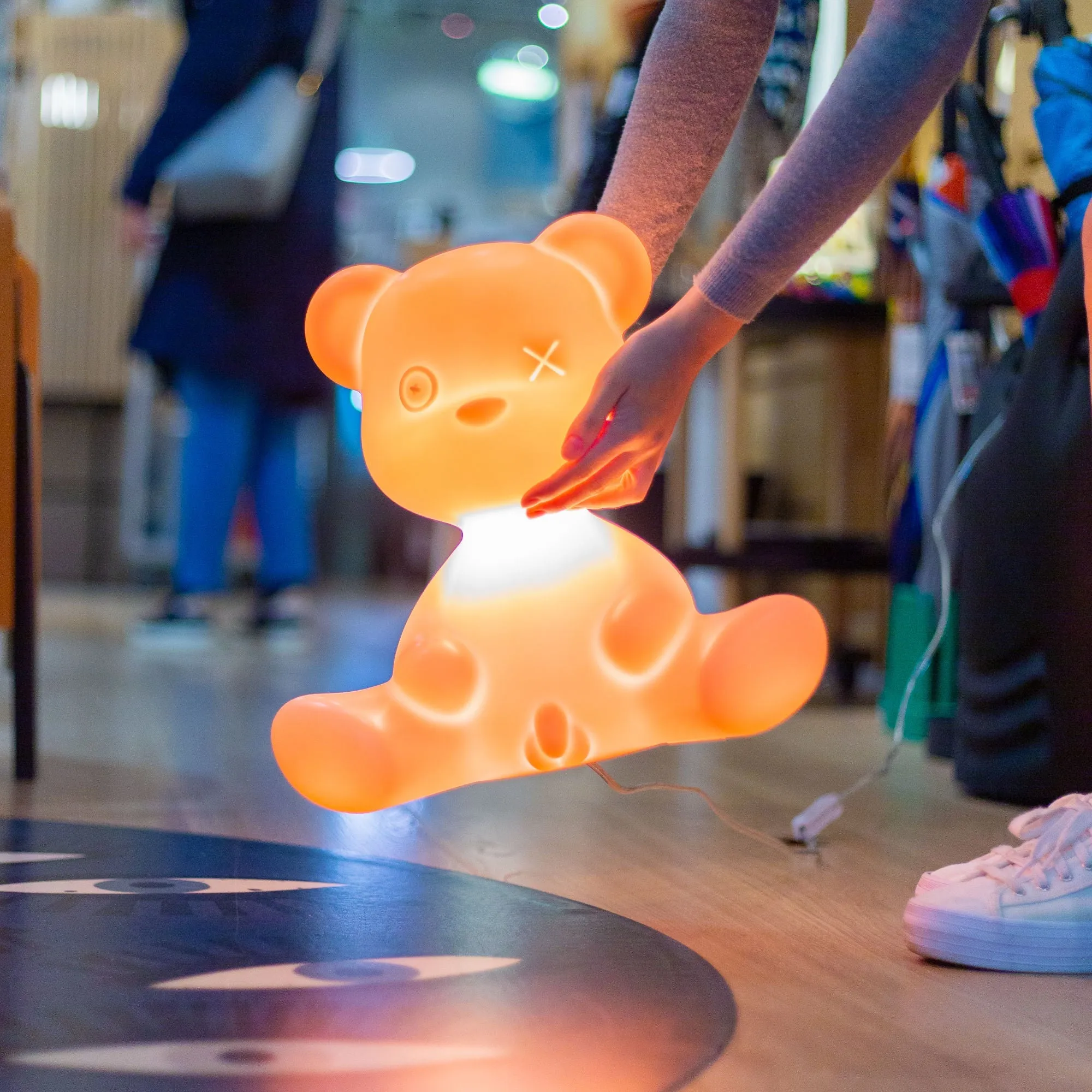 Qeeboo Teddy Boy table lamp , Bright Pink